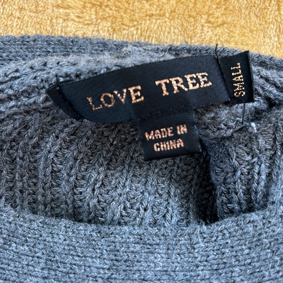 Love Tree gray sweater with criss cross back size Small - Picture 4 of 4